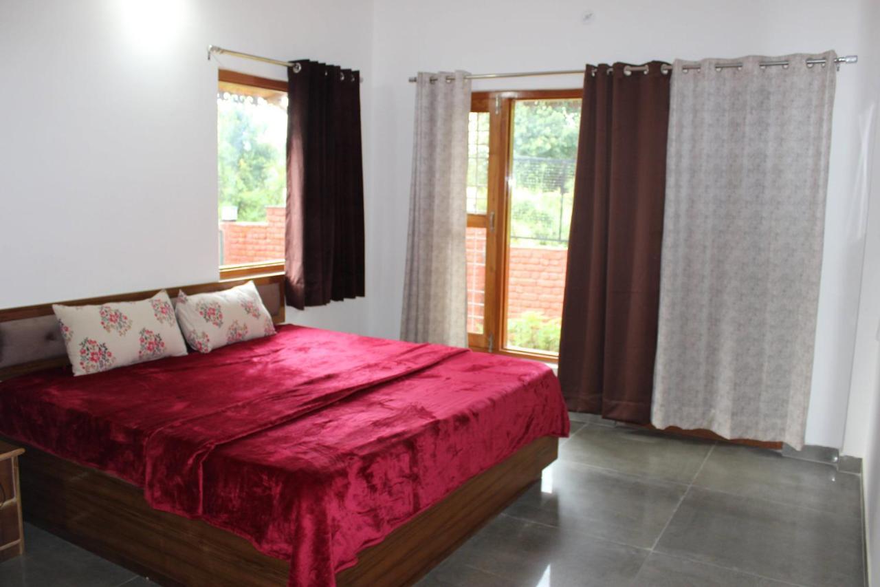 Winter Woods Cottages - 3-Bedroom Homestay Shitlakhet Екстер'єр фото