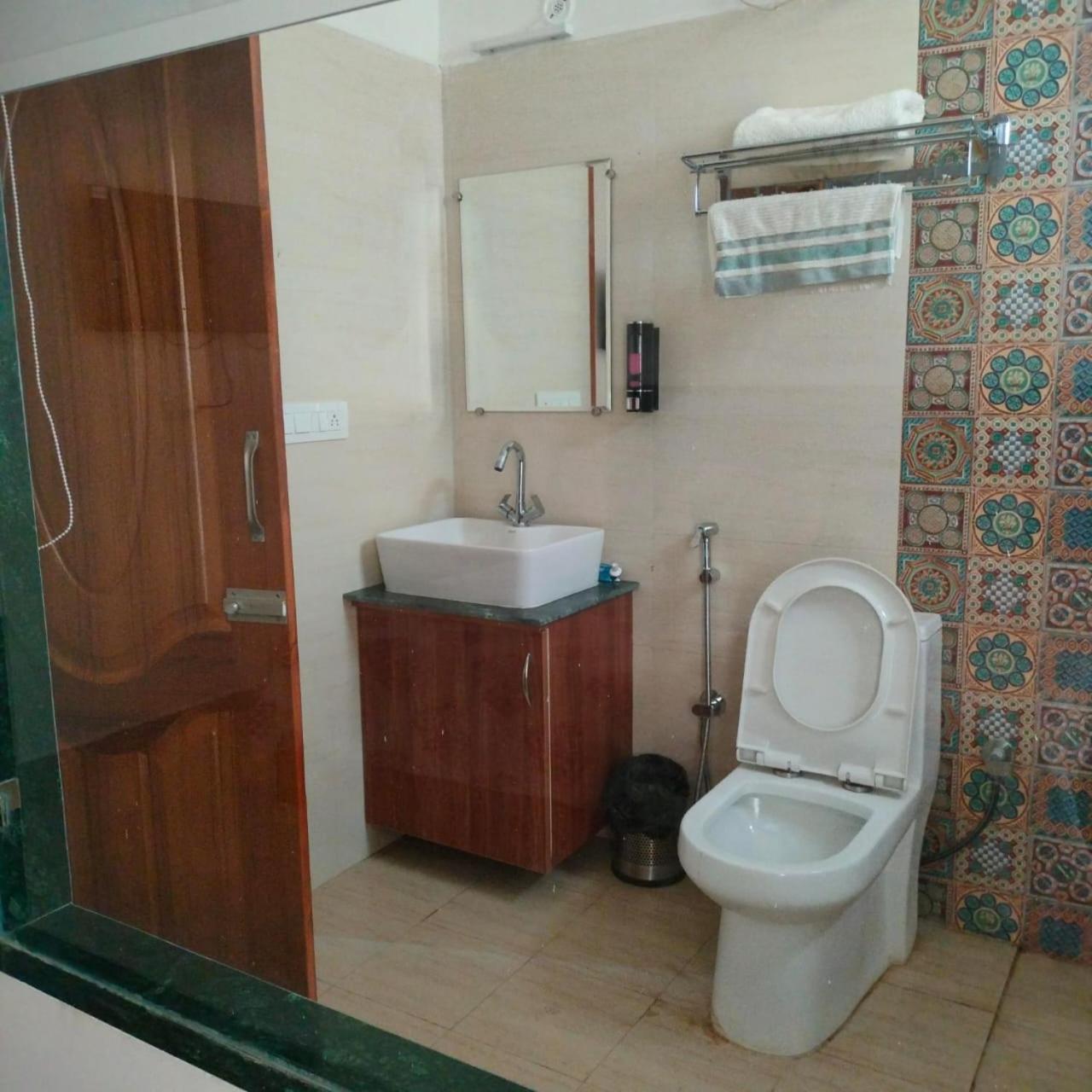 Winter Woods Cottages - 3-Bedroom Homestay Shitlakhet Екстер'єр фото